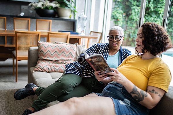 two women reading